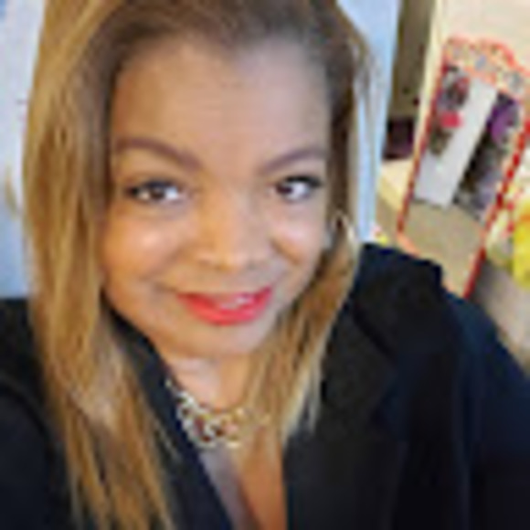 Meet your Posher, Pamela - Picture 1 of 1